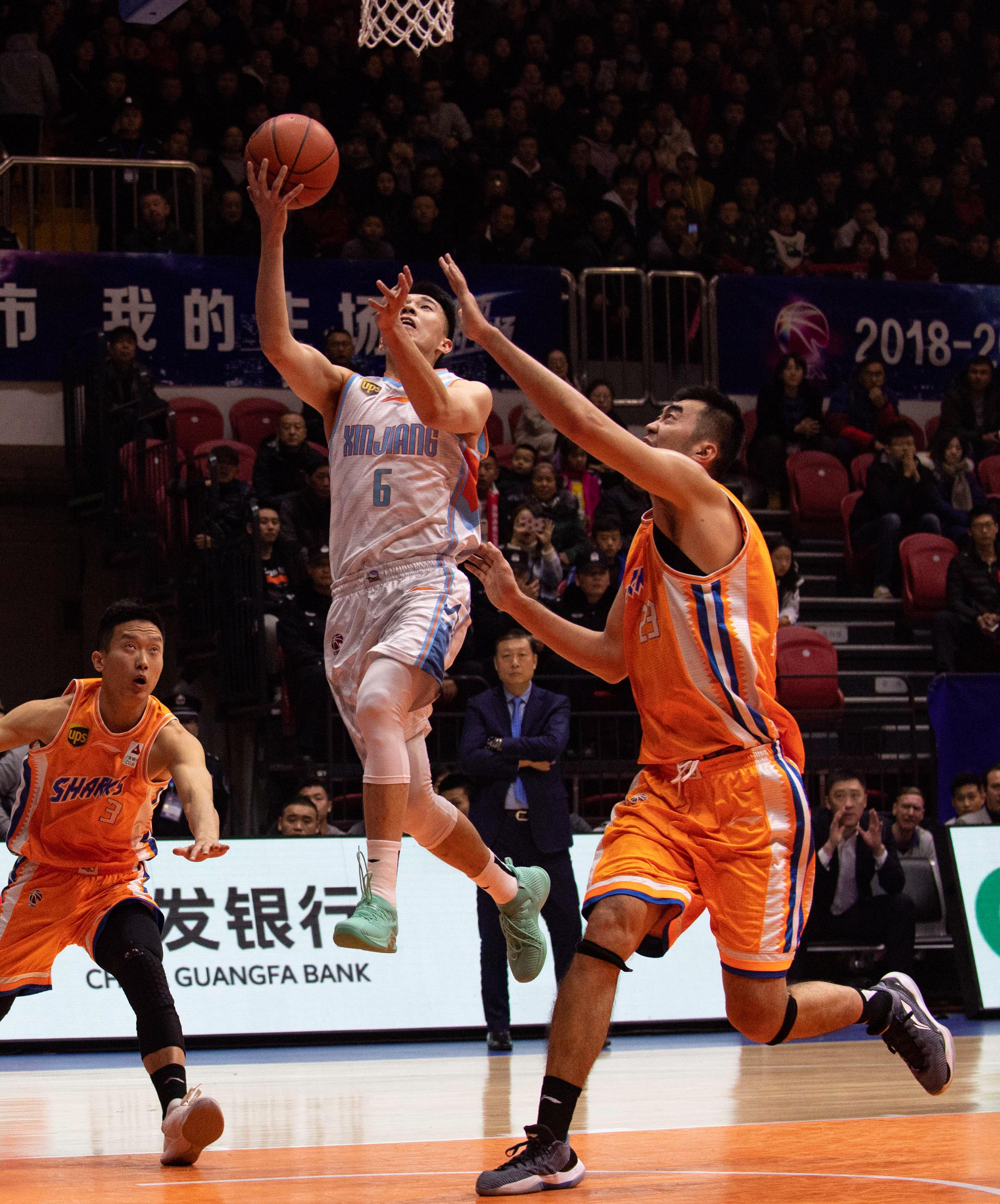 一个无法自 一个无法自